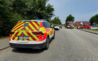 (42) TH Y – Verkehrsunfall, Person eingeschlossen