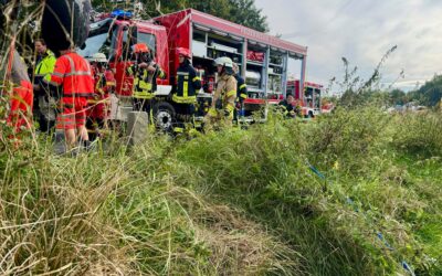 (65) TH K X – LKW umgestürzt, auslaufende Betriebsstoffe