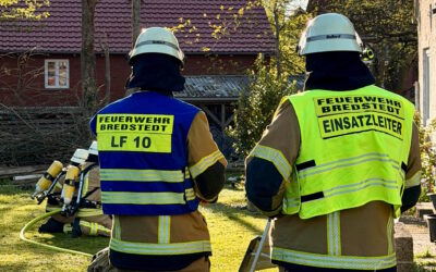 (40) FEU – brennt Gasflasche