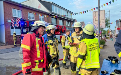 (47) FEU Y – Rauchentwicklung aus Treppenhaus, Person vermisst