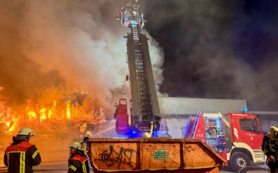 (62) FEU 2 – brennt Lagerhalle