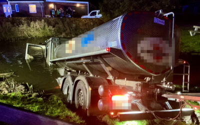 (77) TH LKW Y – Verkehrsunfall mit LKW, Person eingeklemmt